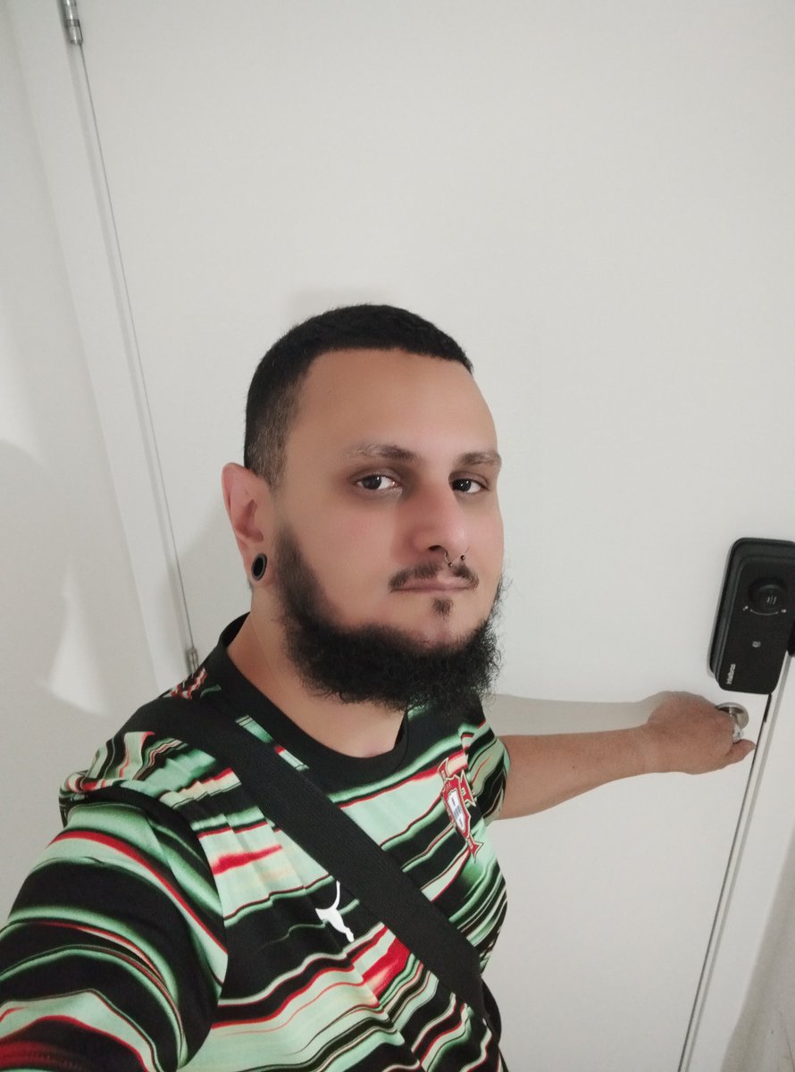 safofoplus's tweet photo. Dei um foda-se pra chuva forte, dei um foda-se pro blá blá blá de app, e fui aproveitar meu último dia dessa temporada em SP indo a sauna. Já posso embarcar mais tarde de volta pro RJ, bem mais leve e exausto com as mamadas que eu levei 💦💦💦 https://t.co/ImOJ7uQdLV