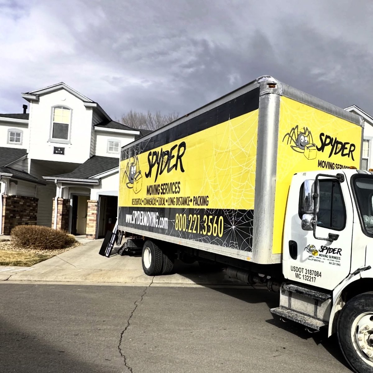 SpyderMoving's tweet image. Moving work, the best. Job well done. Thank you for choosing Spyder Moving Company. Contact us at (800) 221-3560 or SpyderMoving.com #spydermovingandstorage #movers #moving