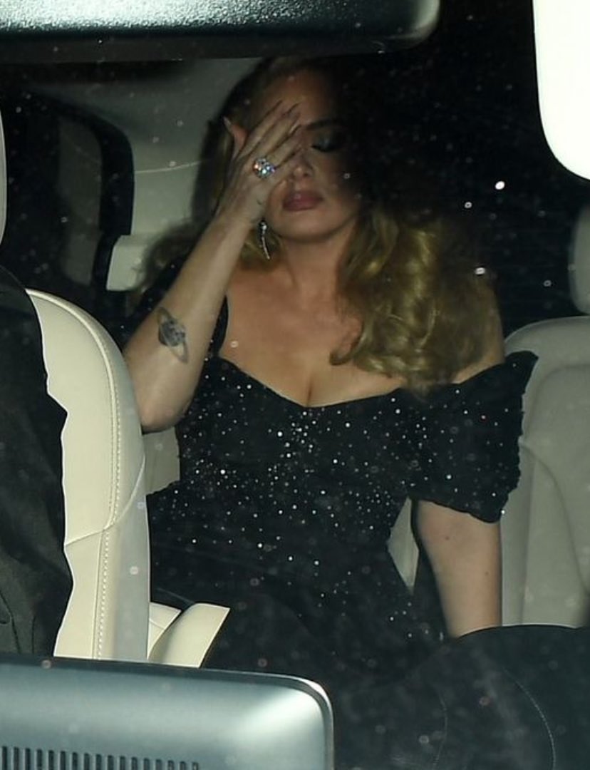 rosesforwIne's tweet photo. Adele was seen on her way to the  #GRAMMYs as special guest tonight. https://t.co/u6J2cWpNvt
