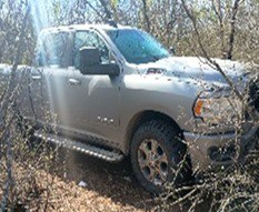 Santiagod181281's tweet photo. El #EjércitoMexicano, #GuardiaNacional y #FGE al realizar reconocimientos a inmediaciones de la presa Martha R. Gómez, del poblado #Comales, Mpio. Camargo, #Tamaulipas, detuvieron a 4 personas, aseguraron 4 vehículos (1 de ellos blindado) cargadores y cartuchos. https://t.co/719MNiYlwX