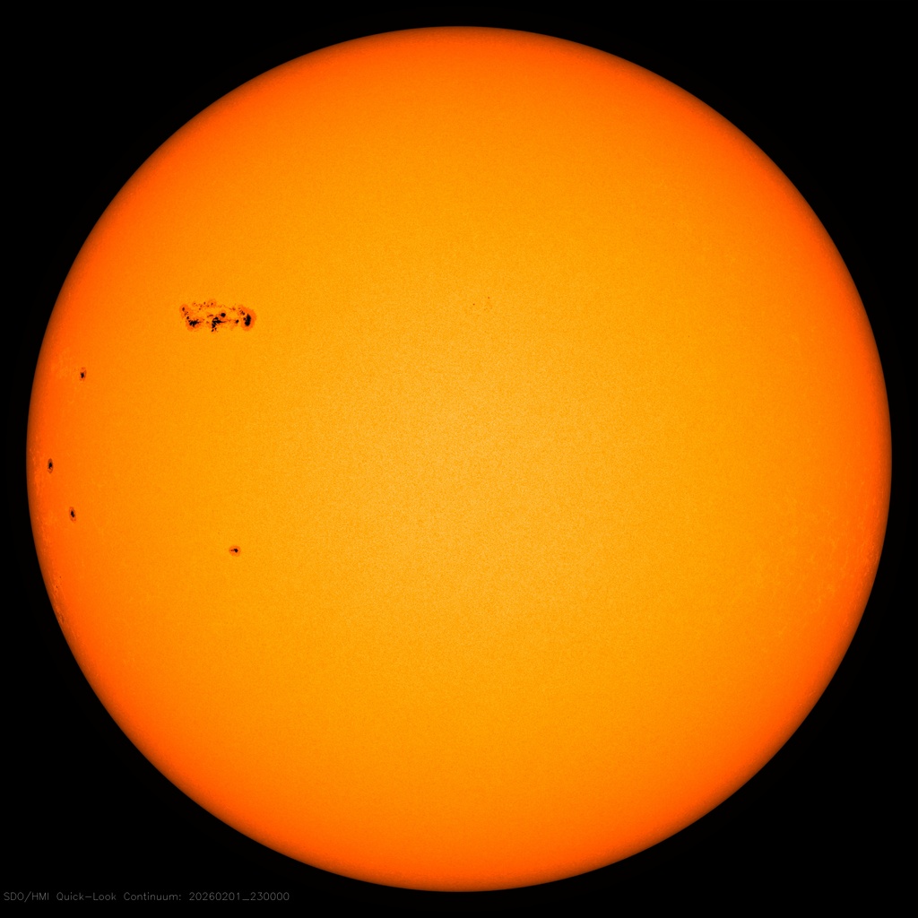 危ない巨大黒点が、数日で正面に来ます。鎮まれ