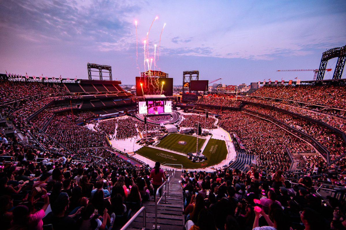 CitiField's tweet image. Good luck tonight, ROSÉ! From Citi Field to the Grammy stage, we’re cheering you on! 🩷✨