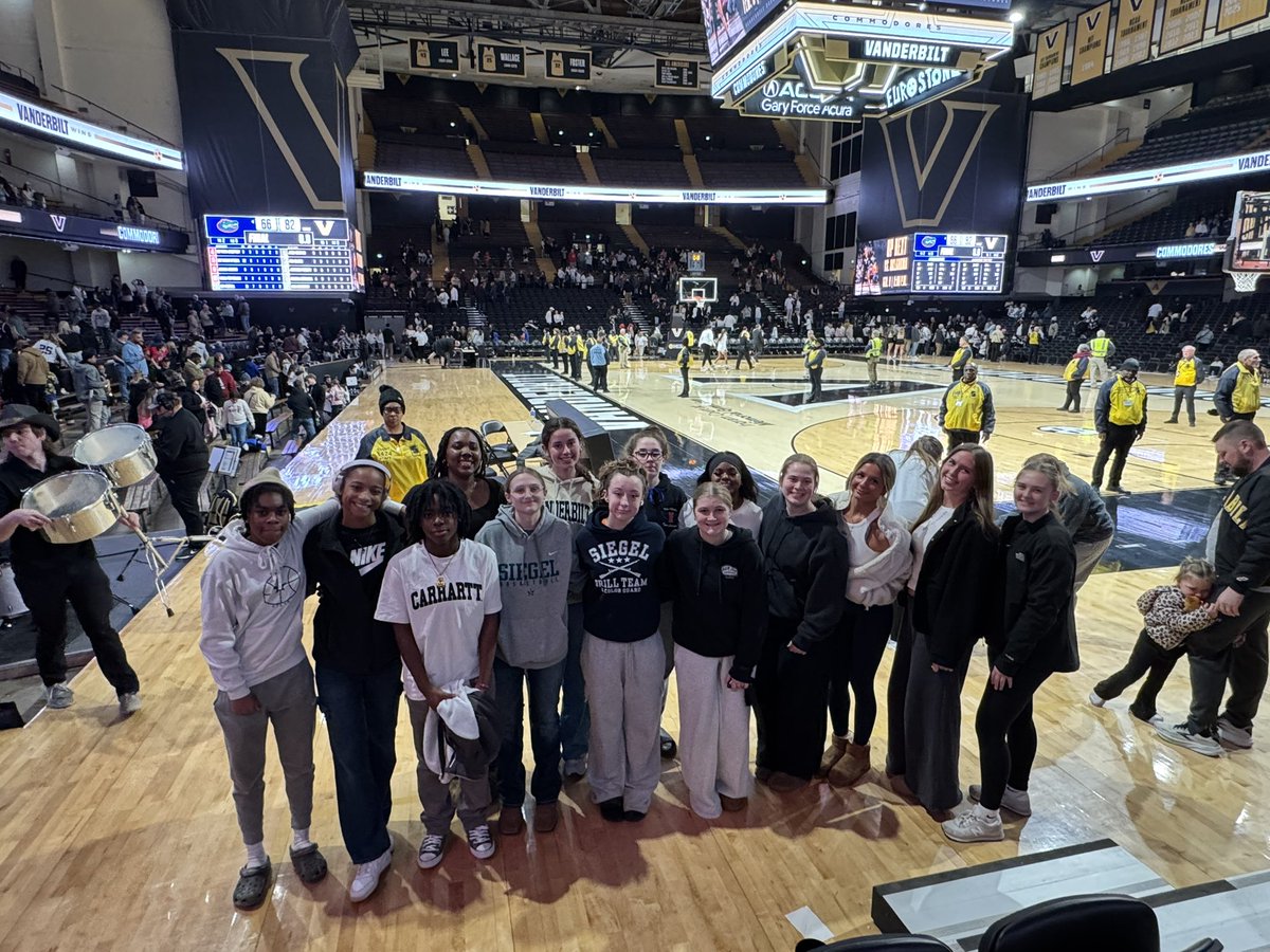 Girls had a blast watching <a href="/VandyWBB/">Vanderbilt WBB</a> beat Florida‼️ Even got to meet the players ⭐️🏀