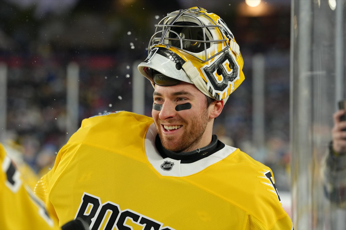 NHLBruins's tweet image. Under the lights.