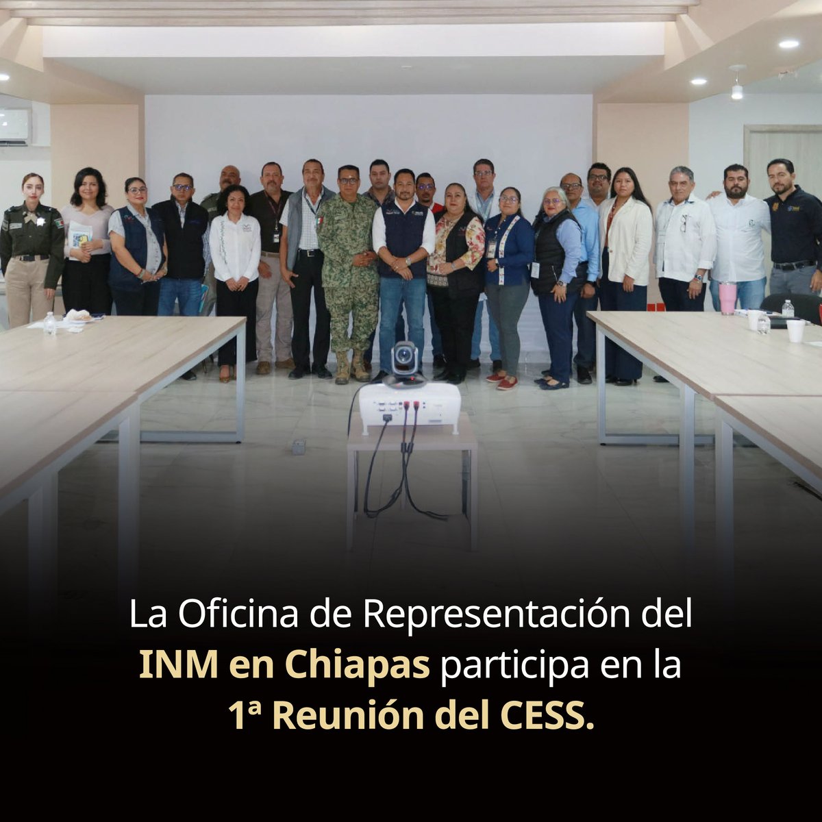 INAMI_mx's tweet photo. En Tuxtla Gutiérrez 📍, el #INM en Chiapas participó en la 1ª Reunión del Comité Estatal de Seguridad en Salud (CESS) con un objetivo de coordinar acciones de salud y seguridad por los festejos de la Copa del Mundo FIFA 2026 ⚽️🇲🇽.

Tenemos el compromiso de garantizar una internación segura y de calidad 🛂 para las personas de diversos países 🌎 que elijan la frontera sur como su puerta de entrada a este gran evento.

Junto a directivos de los tres niveles de gobierno, sumamos esfuerzos 🤝 para cumplir con la agenda internacional de salud pública y la atención de calidad de personas en situación de movilidad.

#MovilidadHumana #INMChiapas