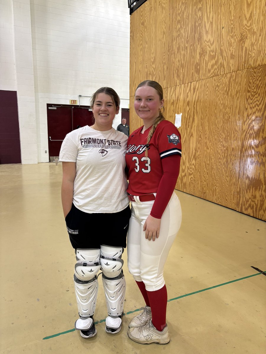 Pitcher_MG33's tweet photo. Thank you Coach Brooke and Coach Amy for hosting a great pitching camp! It was so much fun getting to know the @FairmontStateSB players and doing helpful drills. Also a big thank you Sophie Frye for catching me today. I hope to be back soon! @VAGloryFP @GloryNatGarza @SuzyWillemssen @SoCoSoftball @BKMG1967