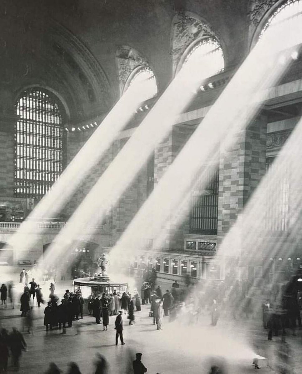 TodayinHistory's tweet image. February 2, 1913: Grand Central Terminal opened in New York City as the world's largest train station at the time!