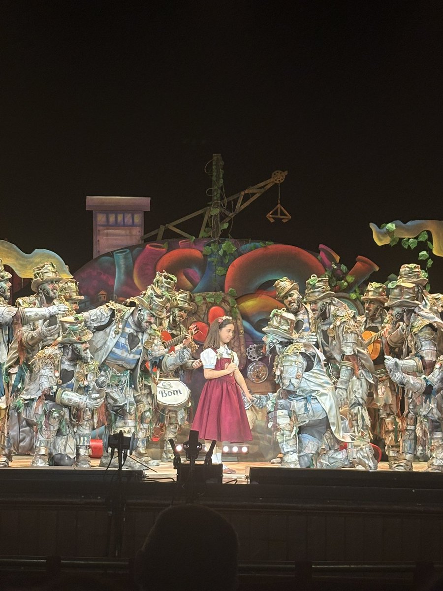 Ante el odio y división de otras comparsas , Pastrana en esta cuarteta reparte amor y es la mejor respuesta ❤️#COAC2026C3