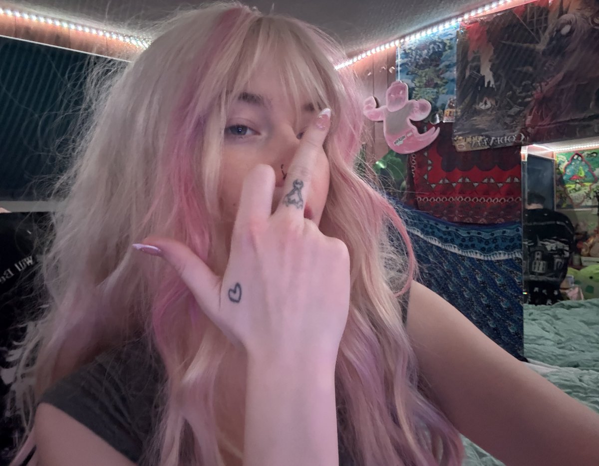 lyxlethal's tweet image. even without makeup in a bummy fit i make your mind mush