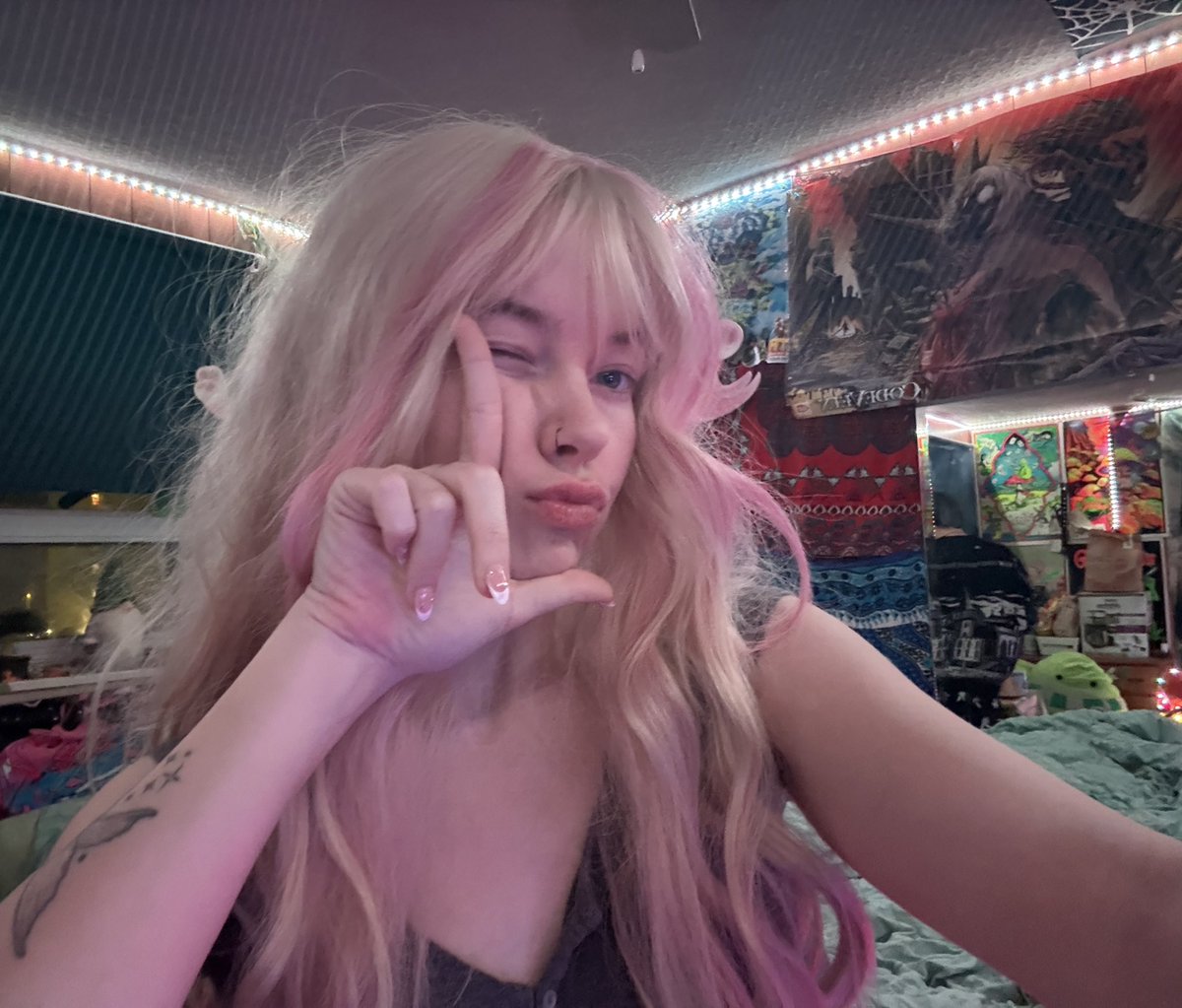 lyxlethal's tweet image. even without makeup in a bummy fit i make your mind mush