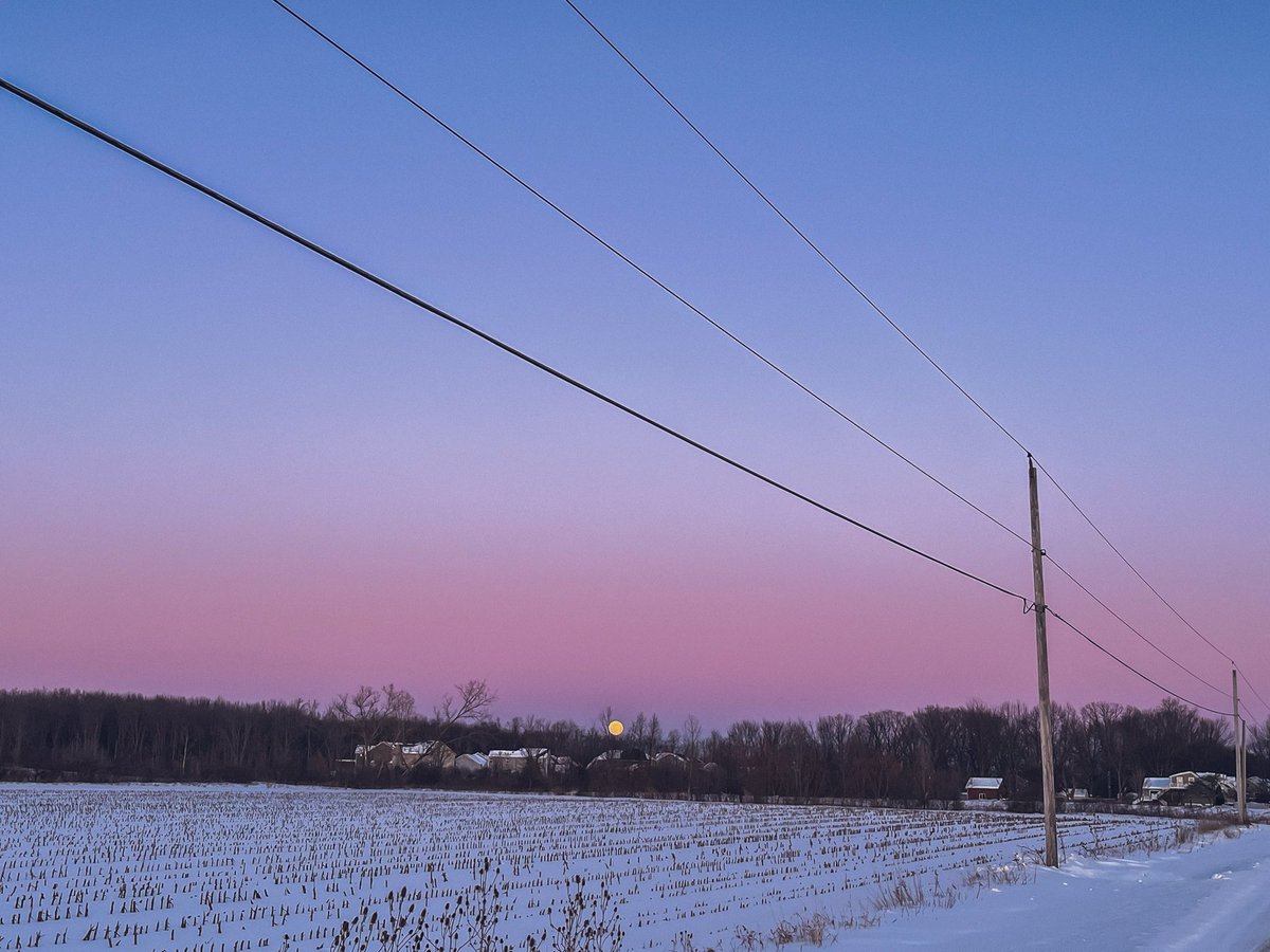 Love me a deep winter evening with crystal clear skies