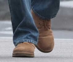 ra1nn_n's tweet photo. @upnextdesigner Does any of you mofos know what shoes he's wearing? https://t.co/FFBZNGUoZz