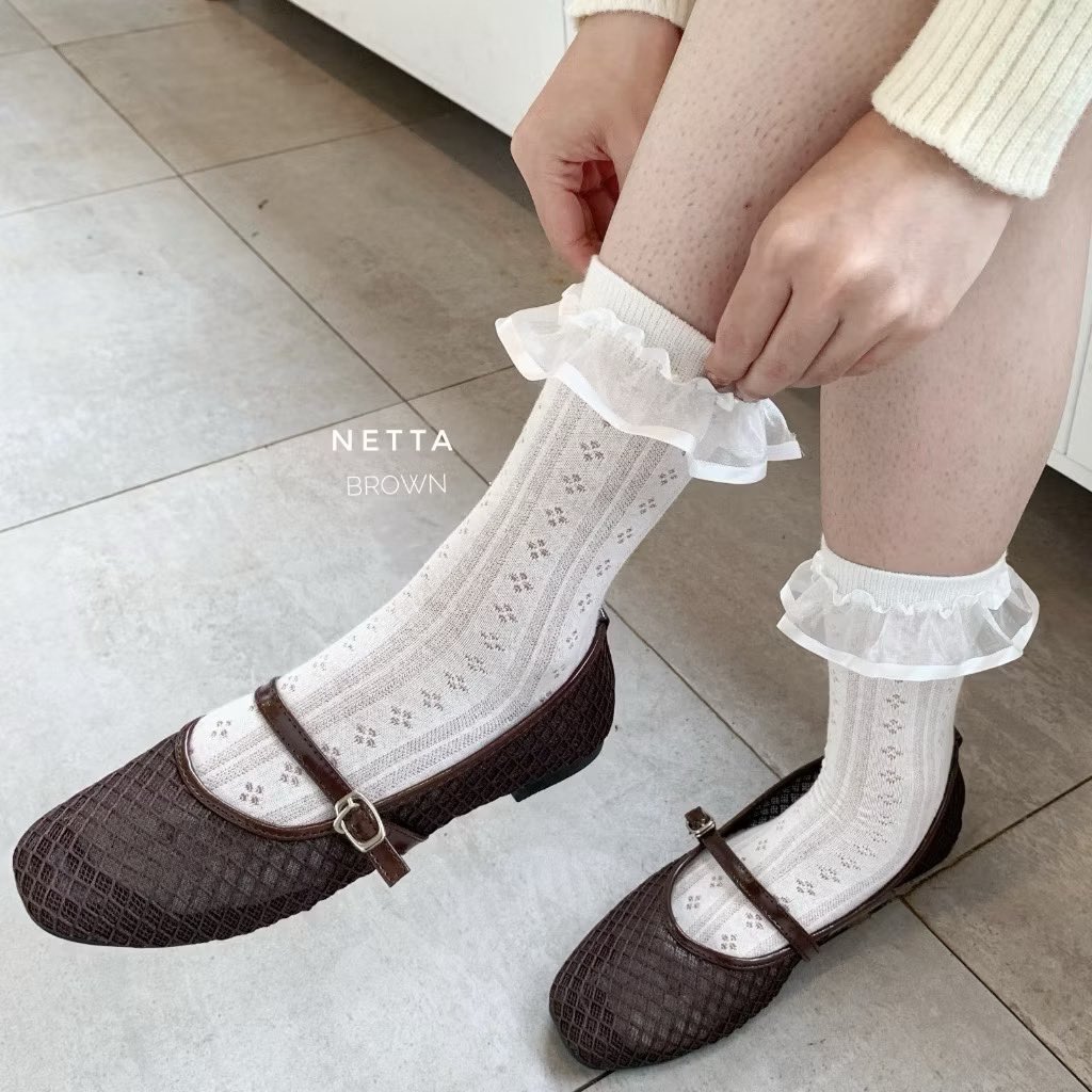 comfy and simple flatshoes for college or hangouts

—a thread