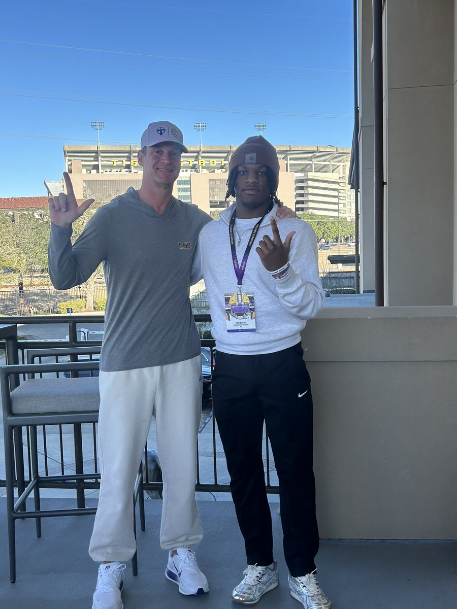 Jr day ✅ <a href="/Lane_Kiffin/">Lane Kiffin</a> <a href="/KevinSmithRB/">Kevin Smith</a> appreciate yall for having me 

<a href="/aburnette318/">Adrian Burnette</a> <a href="/IAmTaeTrent/">Tae Trent™</a> <a href="/football_fphs/">FPHS Football</a> <a href="/RecruitLouisian/">Recruit Louisiana™️</a> <a href="/LAvsAllYall/">Louisiana vs. All Y’all</a> <a href="/JeritRoser/">Jerit Roser</a> <a href="/samspiegs/">Sam Spiegelman</a> <a href="/Geaux247/">LSU Tigers on 247Sports</a> <a href="/LSUfootball/">LSU Football</a>