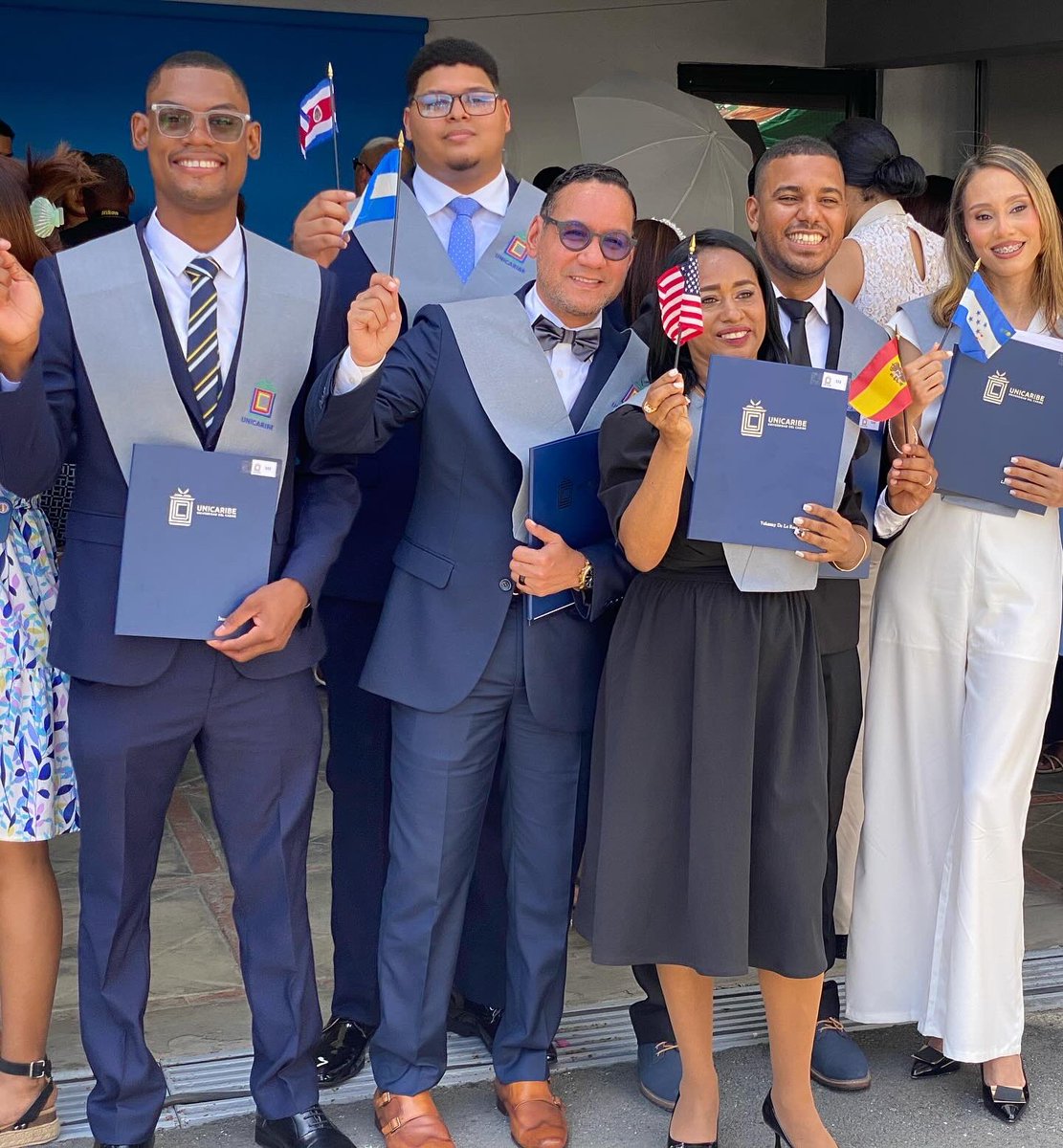 JamesDerifond's tweet photo. Un día, un logro, mil memorias! 🎓💙 https://t.co/vBTwvdpHzN