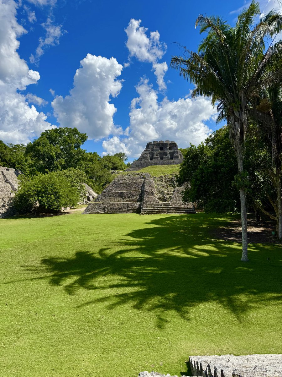 wackfarrell's tweet photo. Belize https://t.co/8ubrXfIu9w