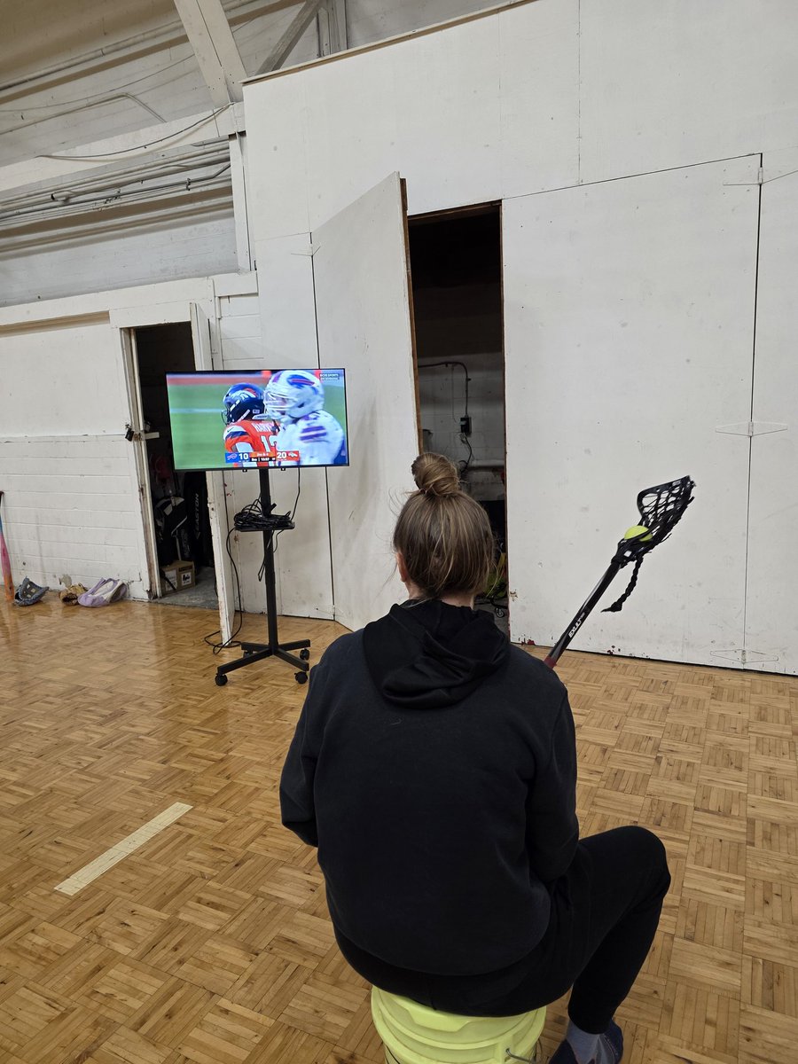 D&E Softball tweet media