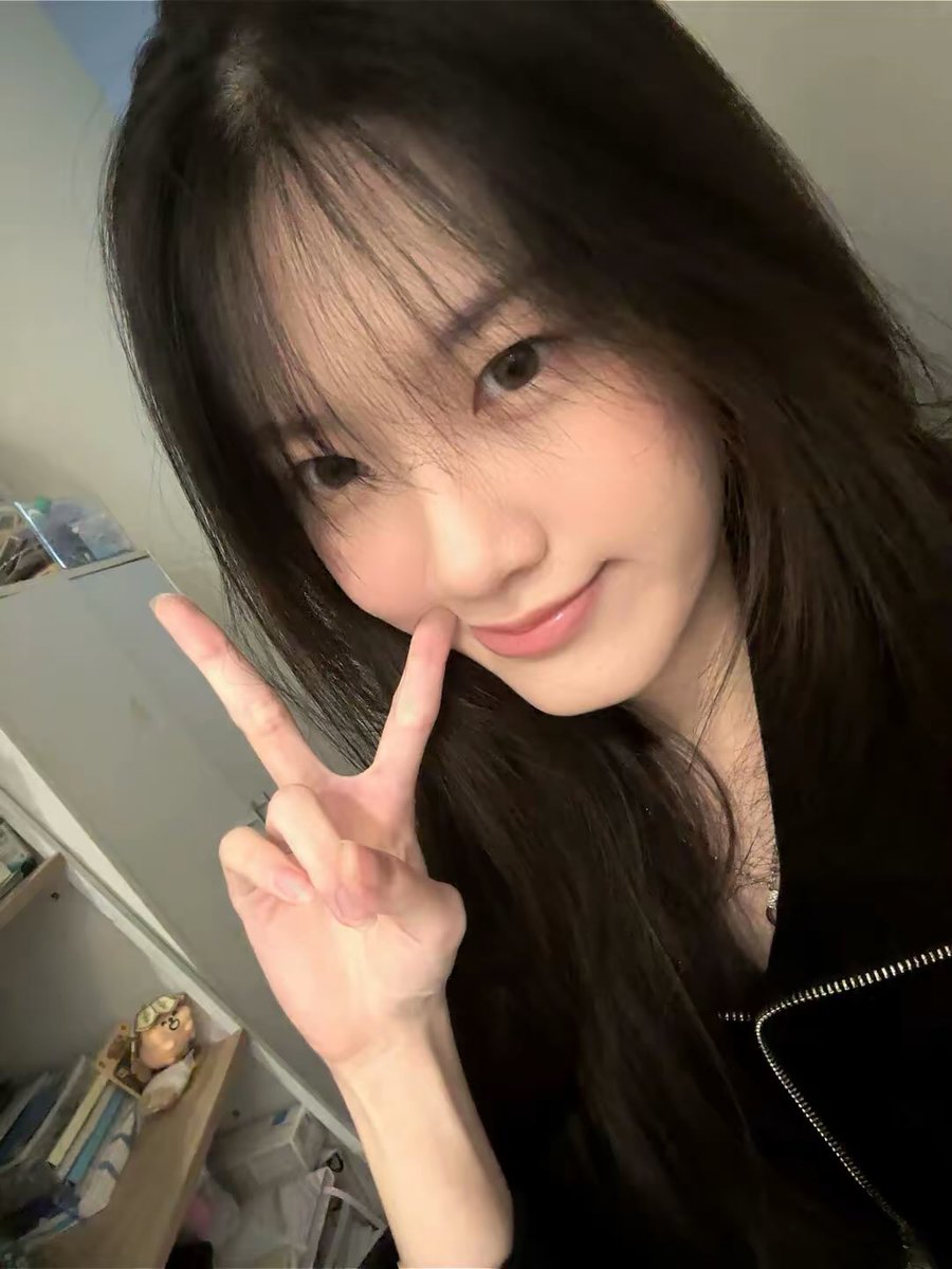 strawyuushine's tweet image. ˚ ༘♡ selca with his iconic ✌🏻smile pose. . . ‼️

#SSD #42SD #SaiSelcaDay  #지훈 #투어스  #JIHOON #TWS @TWS_PLEDIS