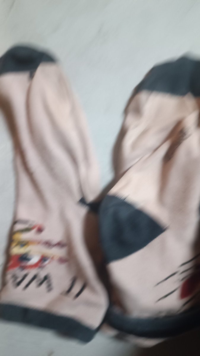 这种短靴连穿几天，懂的都懂，袜子也是湿湿的，味道了霸道了。＃打胶 ＃棉袜 ＃鞋子 ＃短靴