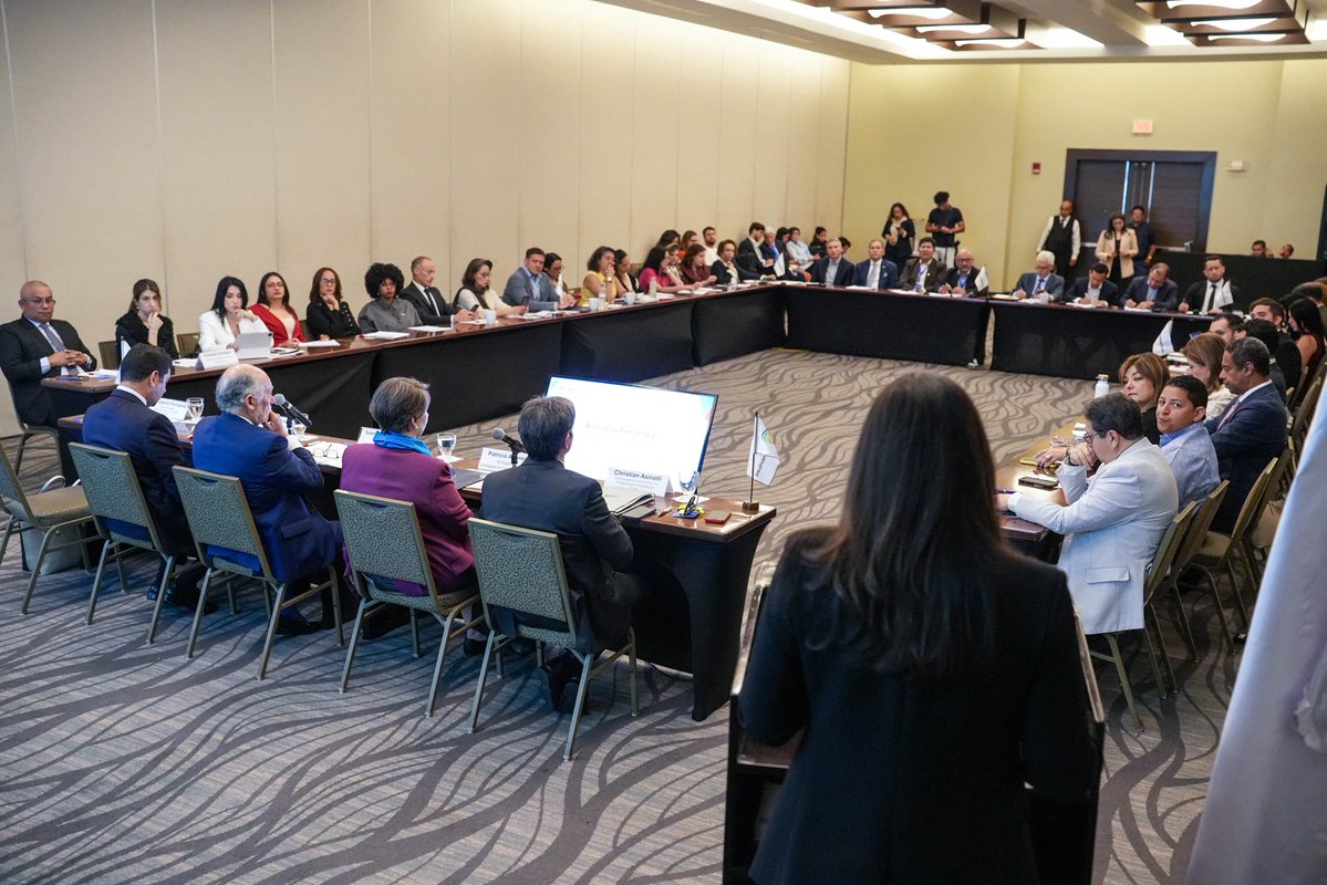 En el marco del Foro Económico Internacional América Latina y el Caribe 2026 del <a href="/AgendaCAF/">CAF</a> ,el diálogo regional sobre inteligencia artificial dejó una conclusión clara: la innovación solo genera valor público cuando está acompañada de reglas claras, capacidades institucionales y