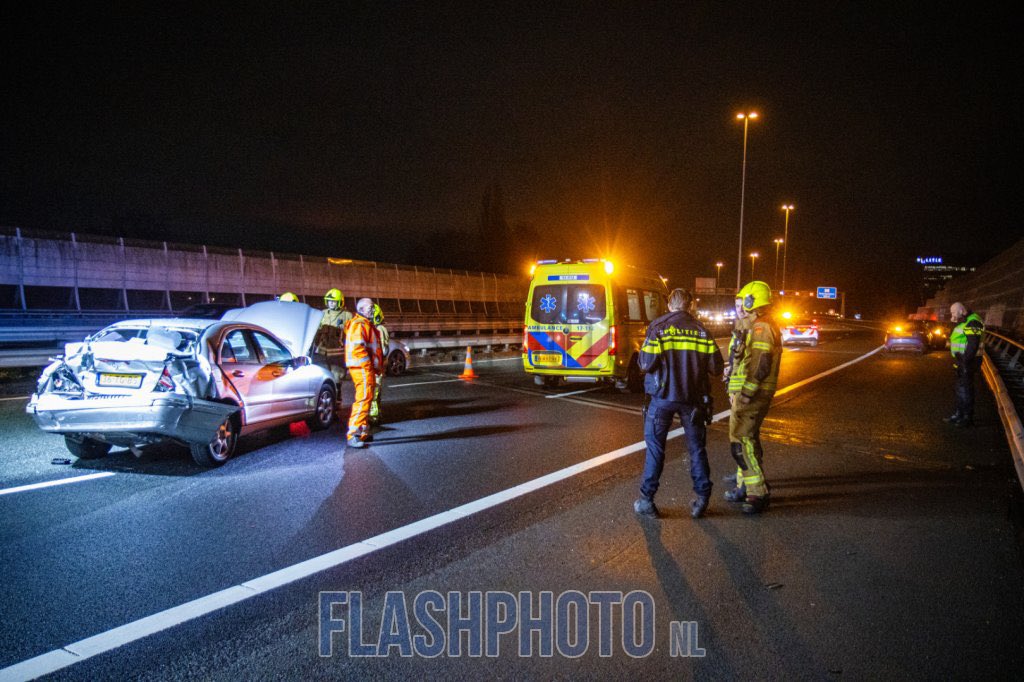 Persoon gewond na ongeval tussen auto en vrachtwagen op de A20