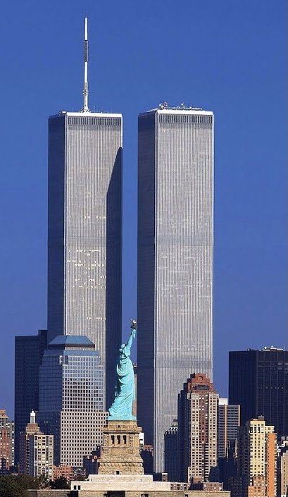 papriikuri's tweet photo. @skarletily @BBPRTV It's just two towers baby what https://t.co/nov9Era9wF
