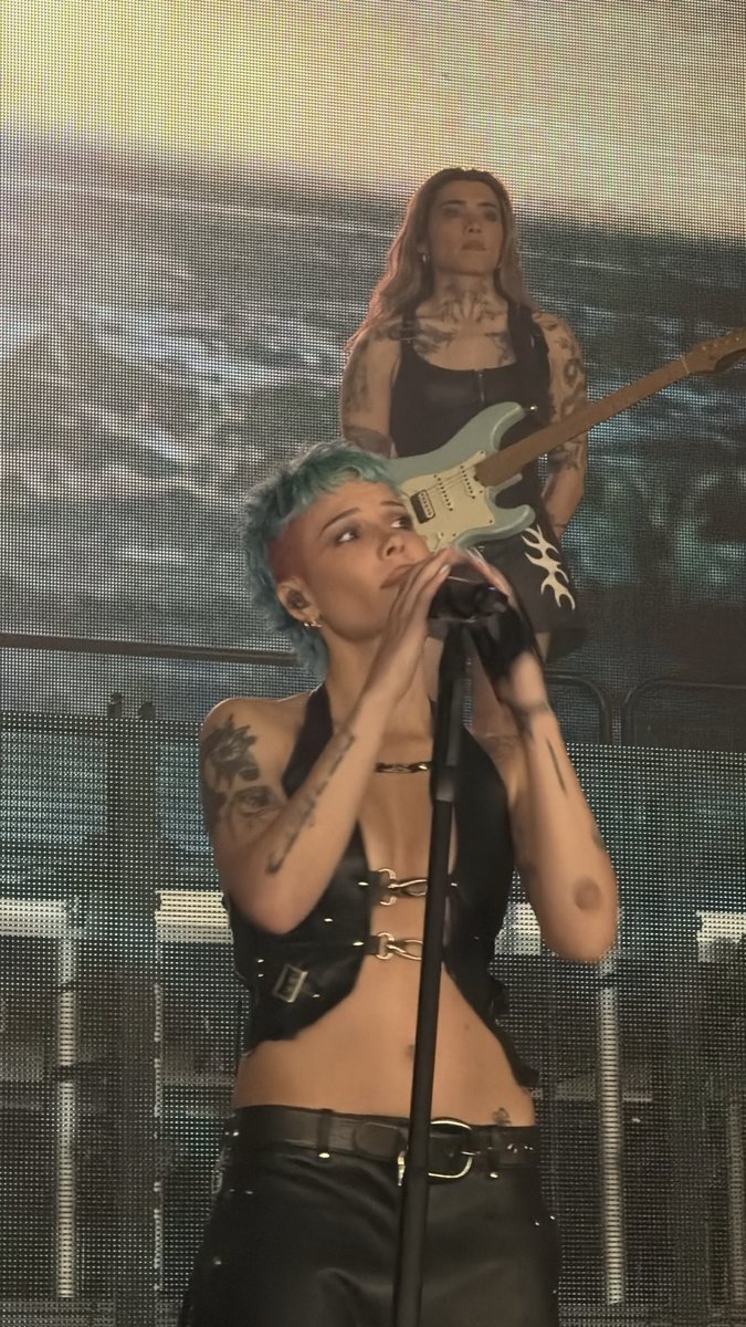itsaboutjbieber's tweet photo. halsey tonight at brixton london n1 https://t.co/GCrXss5THL