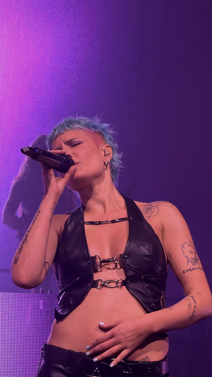 itsaboutjbieber's tweet photo. halsey tonight at brixton london n1 https://t.co/GCrXss5THL