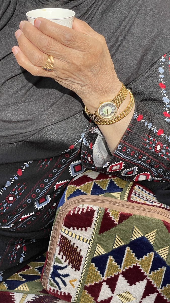 تخافين؟ مدري وش تخافين منّه ! 
و أنا شوكة بحلق اللياليّ لو تخيفك 

لو يضيق صدرك يوم وإلّا إنّ قلبي حس
نذرت إنّي أمشّي الليالي على كيييفك ❤️