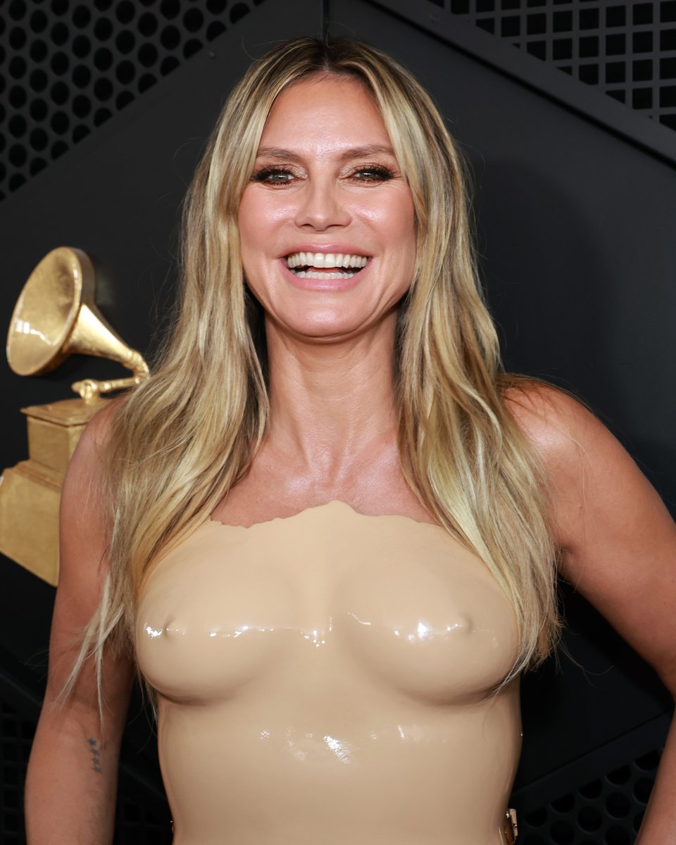 E! News tweet media