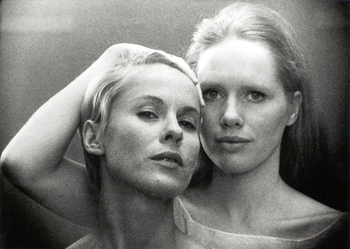 impontual's tweet photo. Enquanto lá fora, a chuva e o vento não param de se digladiar.
#RTP2
#AMáscara
#IngmarBergman https://t.co/UhKQE2Cncf