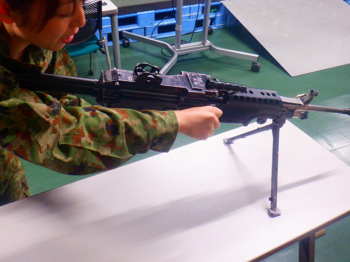 1log_nerima's tweet image. #第１普通科直接支援中隊 です。
今回は朝霞駐屯地のＧＩＣＣＳ訓練場において、ＭＩＮＩＭＩの射撃訓練を実施しました。
ＧＩＣＣＳとは実弾を使用することなく疑似的に射撃訓練を行うことができるシステムで、射撃時の反動や弾着をリアルに再現することができます。＃１後支 #２整大 #１ＤＳ