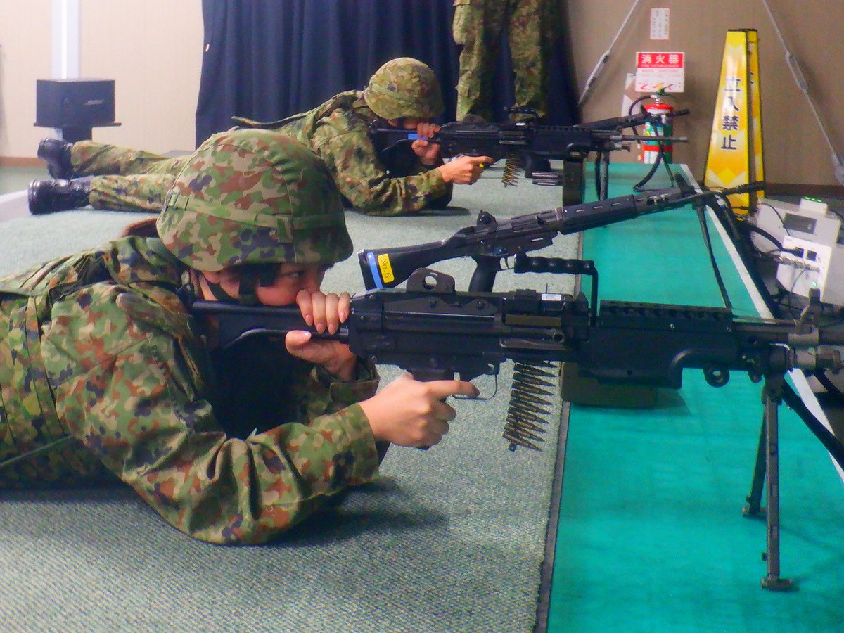 1log_nerima's tweet image. #第１普通科直接支援中隊 です。
今回は朝霞駐屯地のＧＩＣＣＳ訓練場において、ＭＩＮＩＭＩの射撃訓練を実施しました。
ＧＩＣＣＳとは実弾を使用することなく疑似的に射撃訓練を行うことができるシステムで、射撃時の反動や弾着をリアルに再現することができます。＃１後支 #２整大 #１ＤＳ