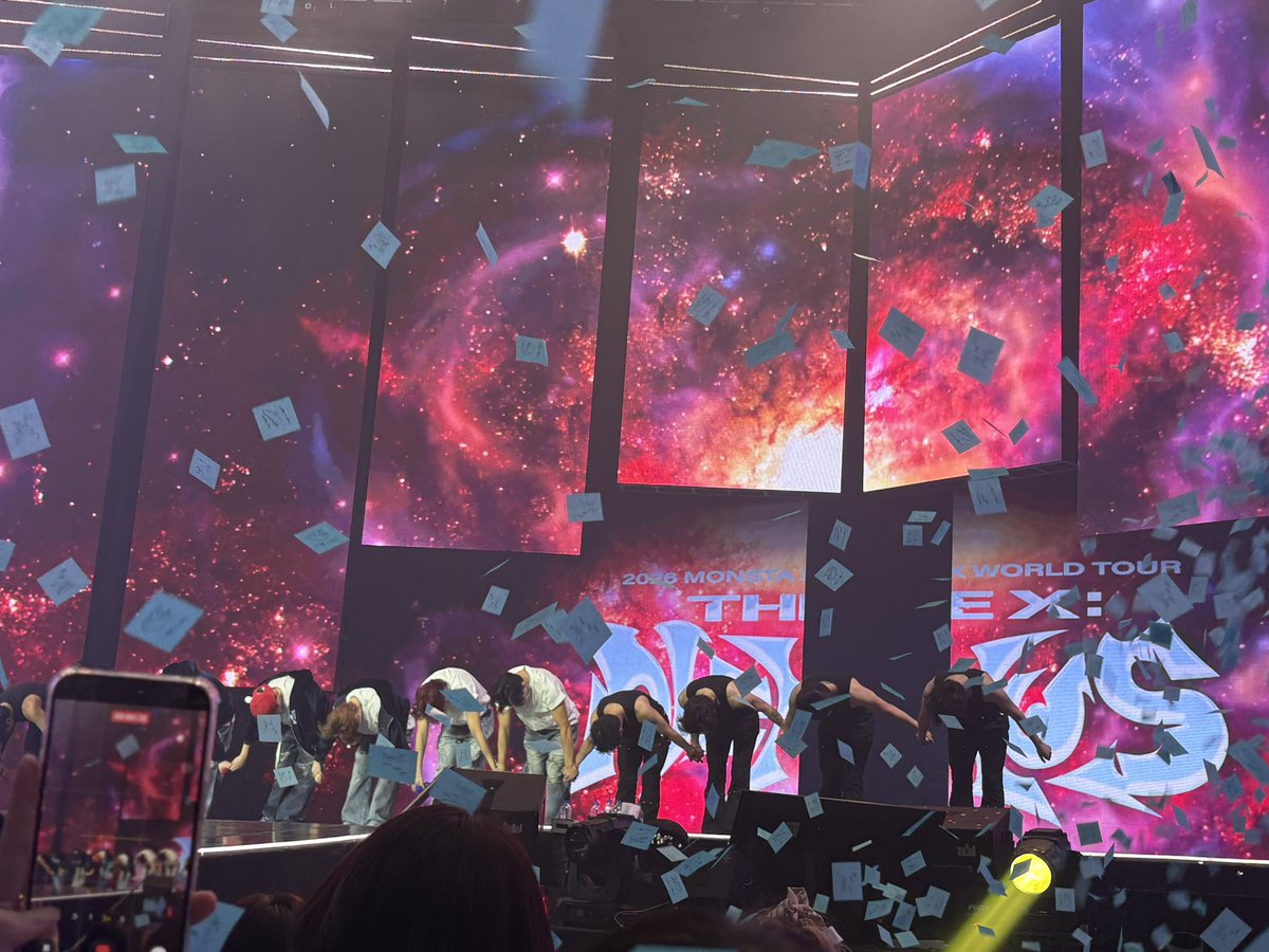 ななせ tweet media