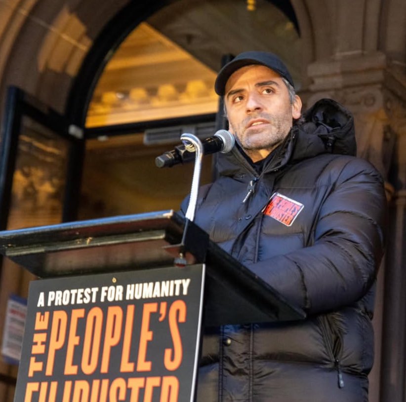 More of Oscar Isaac at ‘The People’s Filibuster’ yesterday in NYC 

📸: a_fixed_moment | Instagram