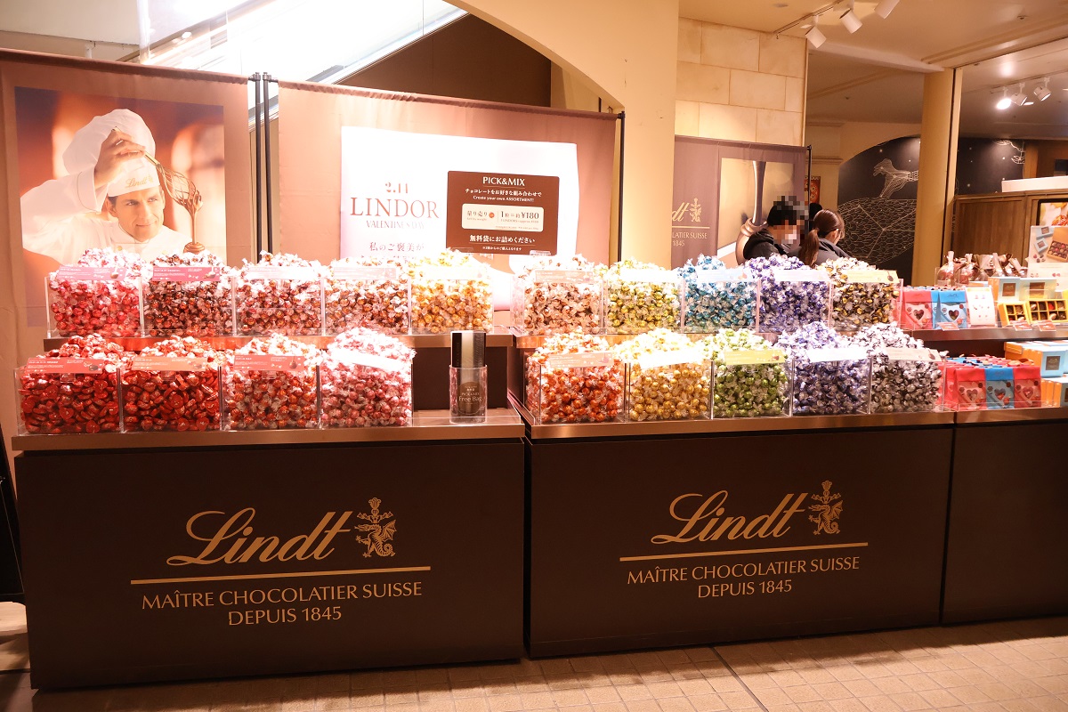 2F トレイダーズ・パッセージに「リンツ ポップアップストア」が、2/14