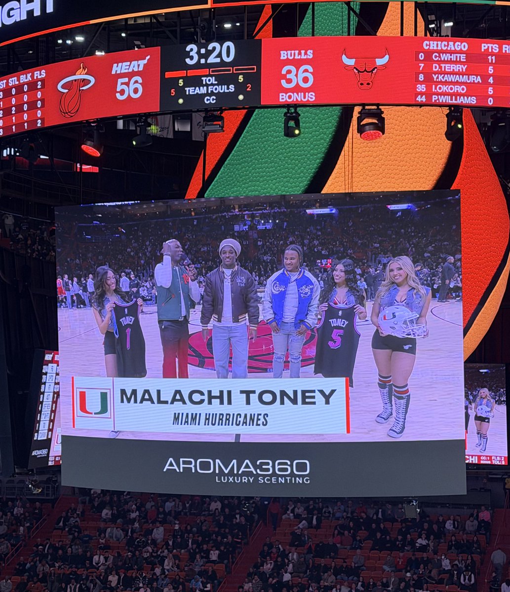 AlexMSolana's tweet image. Malachi Toney getting some love during a timeout at the Heat game. Loud standing ovation from the crowd #CanesFootball