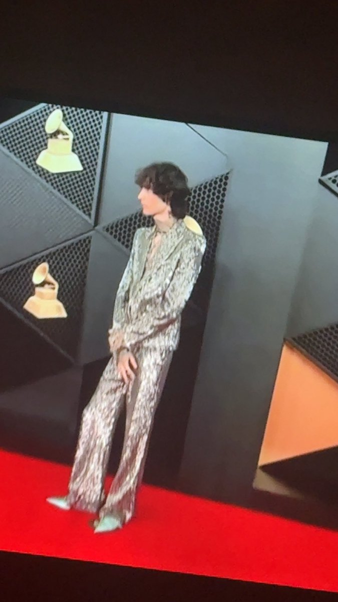 li4myt's tweet photo. SOMBRRR #GRAMMYs https://t.co/Dehja7TSiD
