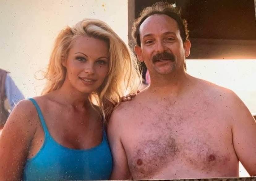 msflame22's tweet image. I was thinking about when my dad and I took a vacation to Los Angeles, CA back in October, 1993 and we went to the set of “Baywatch” when they were filming Season 4 “Rescue Bay” on Malibu Beach. I found the episode on YouTube. m.youtube.com/watch?v=rgLF6C… #baywatch #malibubeach