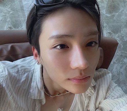 THE_LEES_'s tweet image. “It’s the makeup” and turns out he looks even better without it