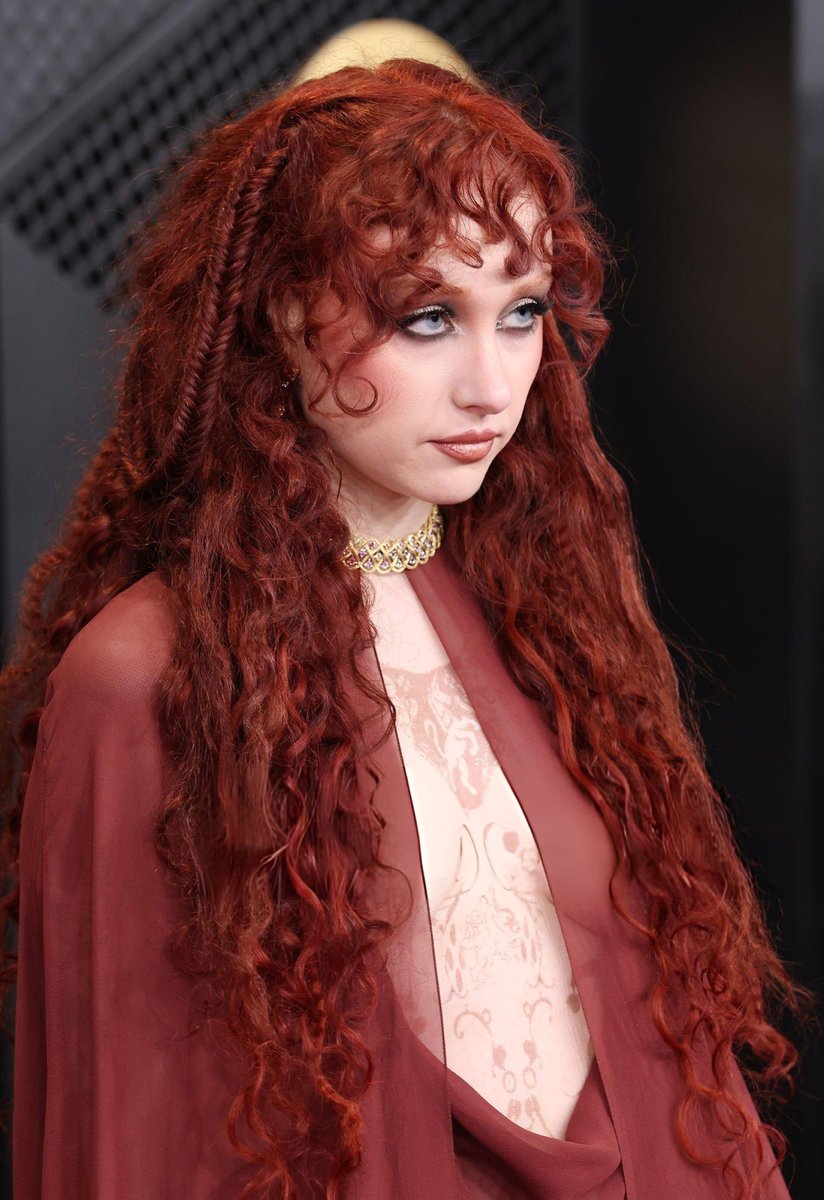 dailyroan's tweet photo. chappell roan STUNS on the red carpet at the 2026 #GRAMMY awards! https://t.co/khJtEOzkEC