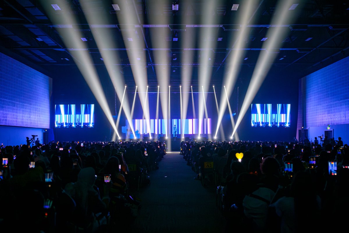 이준호, 방콕서 ‘태풍상사’ 팬미팅 투어 성료...“올 한해 열심히"

#이준호 #LEEJUNHO 
<a href="/dlwnsghek/">REAL JUNHO LEE</a>
#TyphoonFamily_DRAMA_FANMEETING  
#이준호팬미팅 
#배우이준호 
⬇️관련기사⬇️ 
slist.kr/news/articleVi…