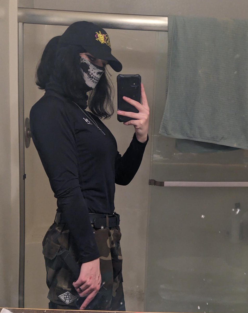 LizzieHasAGat tweet media