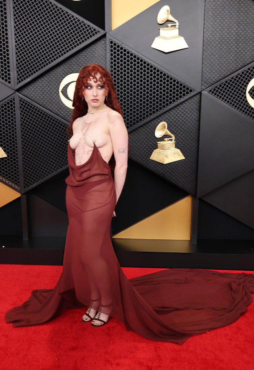 dailyroan's tweet photo. chappell roan looking jaw-droppingly gorgeous on the red carpet at the 2026 #GRAMMY awards! https://t.co/ZNsPXvnAau