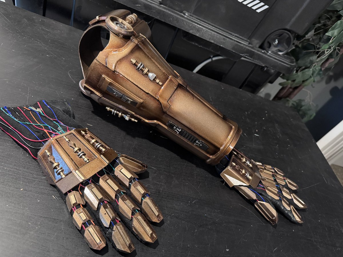 creativemechncs's tweet photo. I recently finished a new droid for myself.

If you want to make one too, I sell kits and 3D files on my Etsy store, link here: https://t.co/yjLPvF9SYy

#cosplay #roguestormtrooper #droidbuilders #droid #robot https://t.co/w4Ji7Vaf87