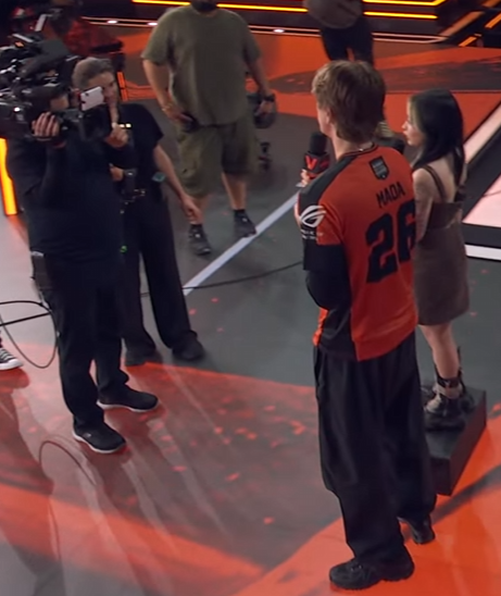 RocketBullets's tweet image. .@DanDryad got exposed for using the box once again 😭😭😭