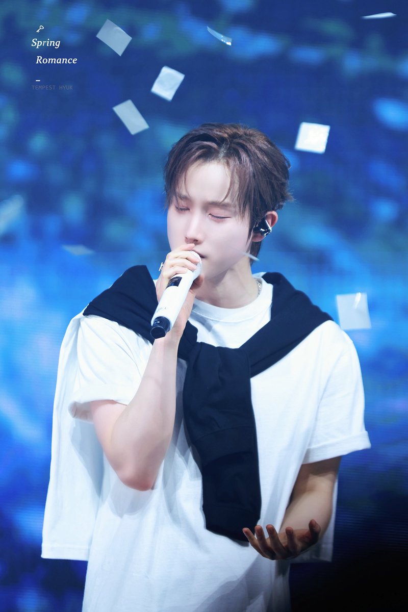 SpringRomance17's tweet photo. HQ🤍260201 tokyo

🤍🤍

#HYUK #템페스트 #구본혁 #혁 #TEMPEST https://t.co/YADWb57WQe