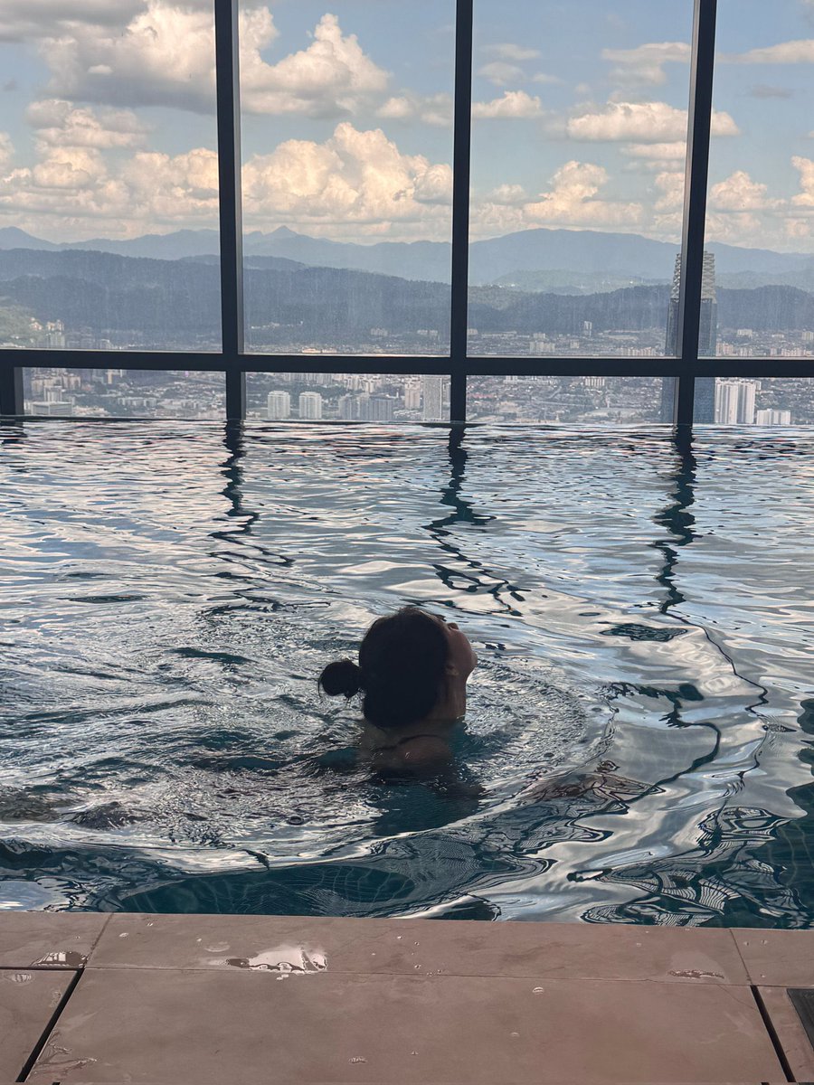 รยูจี:🌊❤️‍🔥👙🫦✨
น้องแชร:👧🏻💕🌼🎀