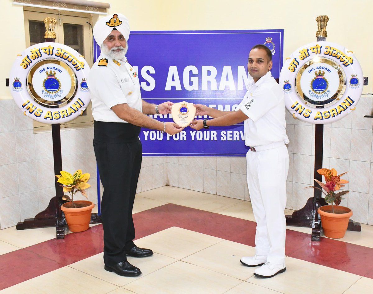 #AabharCeremony was conducted at #INSAgrani on #31Jan 26 for four sailors. The event was commemorated by felicitating the sailors and their families for their #SelflessService and dedication. The event was marked with nostalgia, tributes and best wishes.

#IndianNavy
