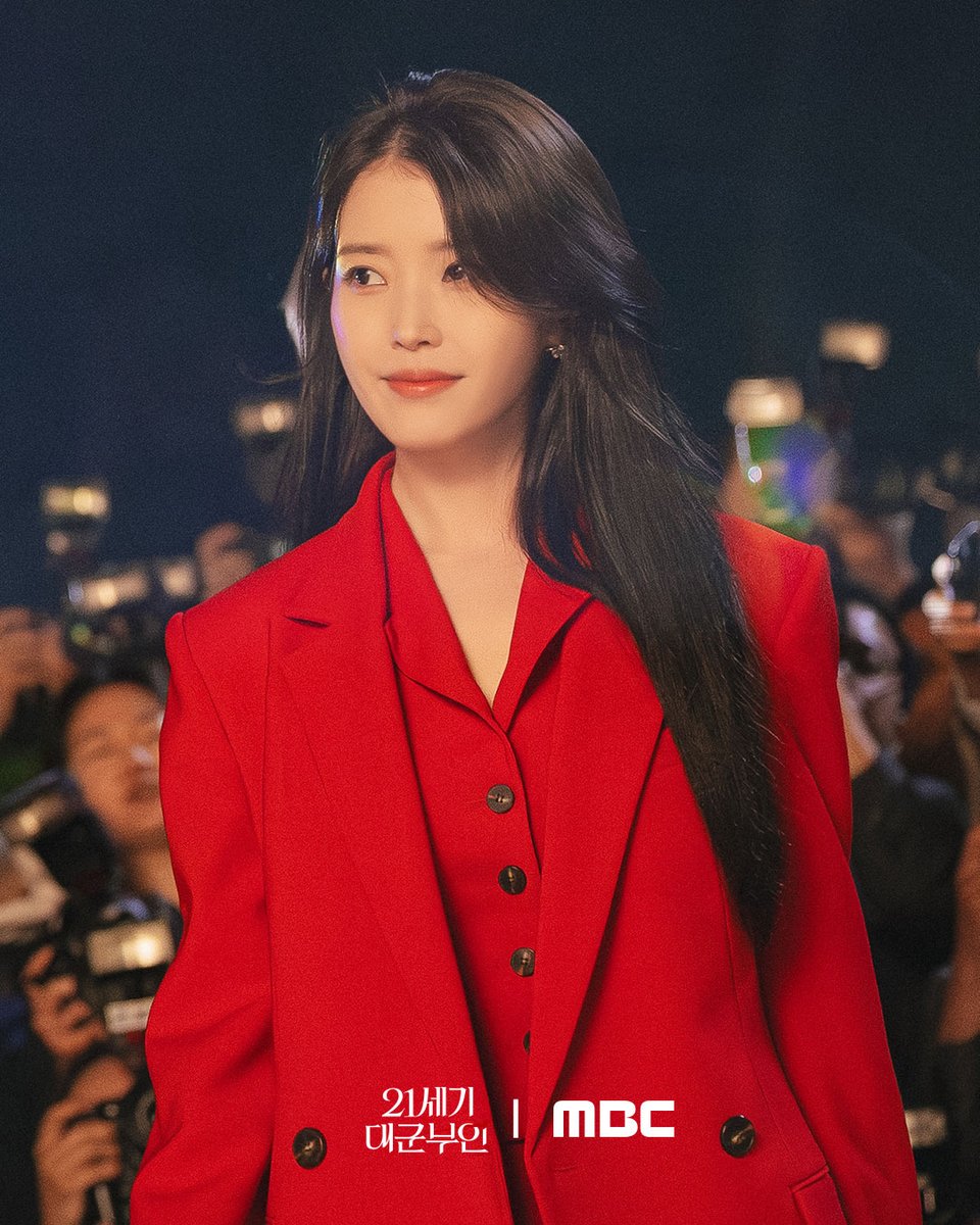 gorgeous iu can't wait to meet seong heeju #PerfectCrown